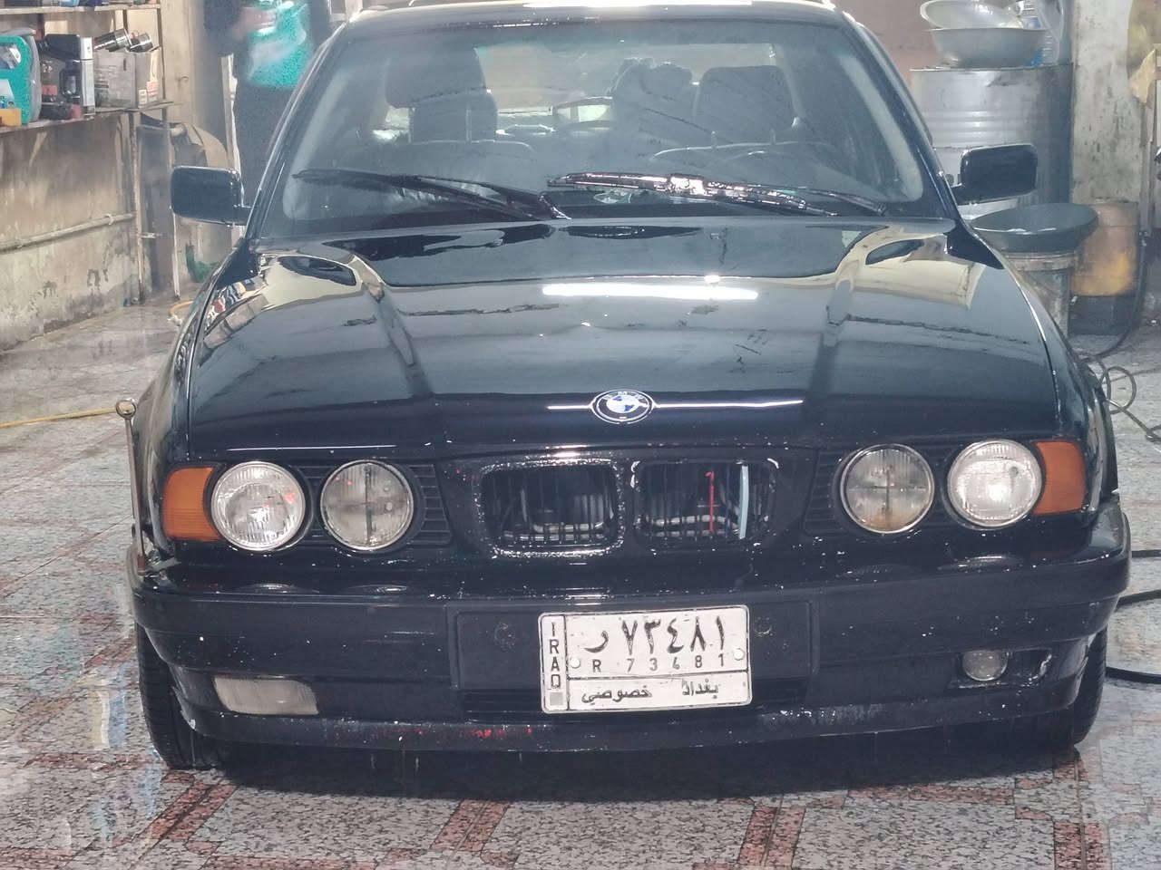 📢 للبيع - BMW 525 موديل 1991
🚗 نوع السيارة: BMW 525
📆 الموديل: 1991
🎨 اللون: أسود (مصبوغة للجمالية)
📍 الرقم: بغداد ألماني
📌 الموقع: العمارة
🔧 المواصفات:
✅ تخم تاير جديد
✅ تبريد شغال
✅ كشنات كهربائية 
✅ دواخل أسود 
✅ سلايد طگتين شغال
✅ مسكر عدل
✅ گير أوتوماتيك
✅ حدادية جديدة
🔧 تحتاج ترتيبات بسيطة
💰 السعر: 58 ورقة
🔁 أو مراوس بسيارة حسب القناعة
📞 للاستفسار والتواصل يرجى المراسلة على الخاص


**إذا كنت صاحب هذا الإعلان وتريد حذفه لأي سبب، رجاءا أرسل رسالة إلى الدعم الفني**