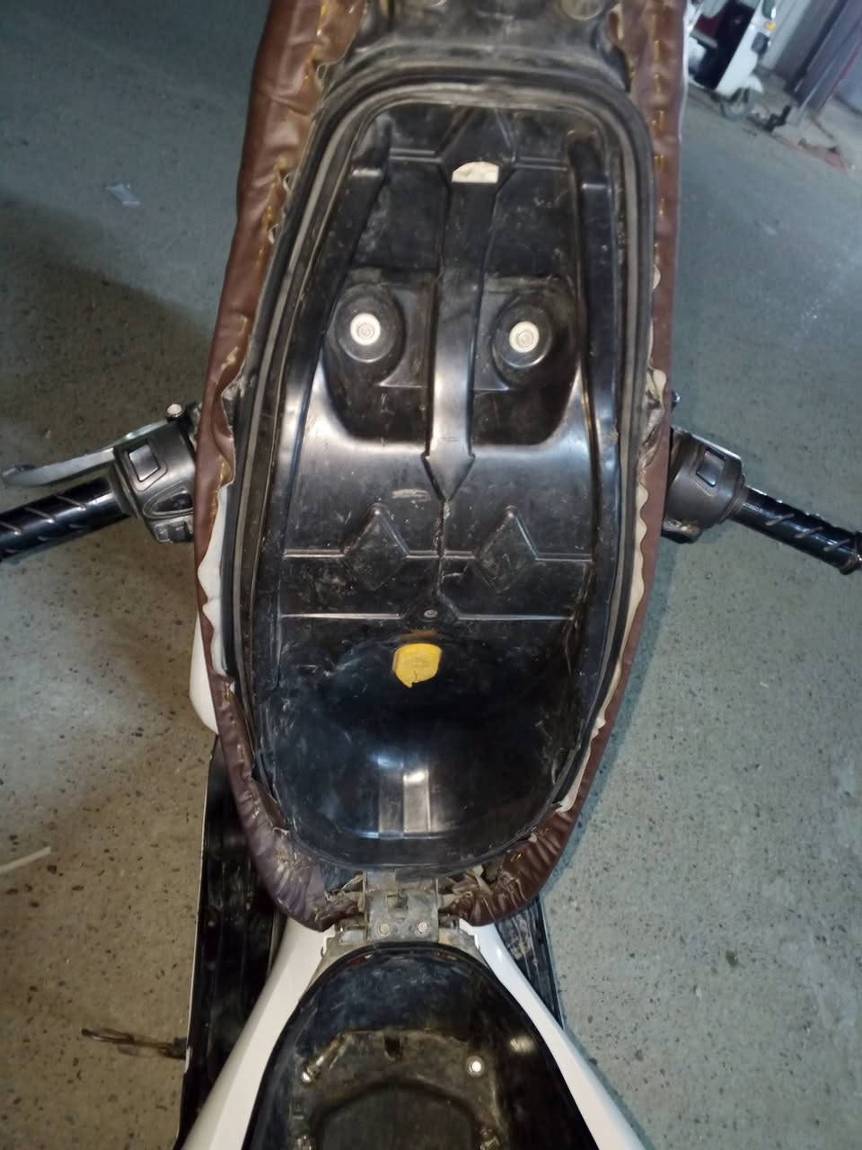 سلام عليكم دراجة بي سي اكس البيع جيل الاول مديل2016 كهربايات شغله كله دراجة كامله  نقص فقط ستان تعليك مكينه ناعمه لا تنقص ولا تبخر ما مفتوحه محرگ 125تجي تكلب وتشوف العنوان بغداد العبيدي حي الرئاسة السعر 1150وبيه مجال شراي انتصل رقم الهاتف ***********
