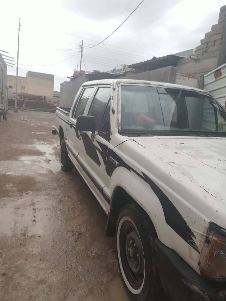 مستبوشي مديل 93 رقم انكليزي مكينه ثري واي عادي .. بسمي مداور ثاني يوم سنويه للثلاثين..
 الشاصي صاغ سليم ..
خياس ماكو ..
السعر 40 وبيها مجال 
مكان السياره قضاء الصادق 
***********
