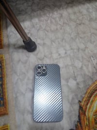 12 برو ماكس للبيع سعر 300///////07715417688