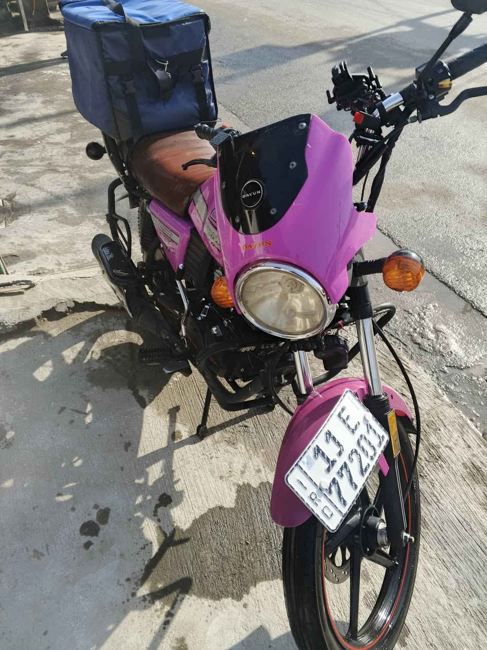 للبيع موديل 23 رقم بغداد
مدبل محرك جديد ماشي 11 الف بس 
سعر ثنين ونص 
***********
