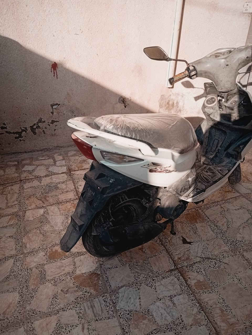 دراجه ماكس مضلع دراجه رمبه برغي ما مفتوح بيه اي برغي مفتوح اني اتكفله كلشي ما بيه شلعه ومعدل كيلو متر شغال كيج بانزين سلف وهندر  قفل ستيرن اشاير عداد لونين كفرات اصليه سعر 600  مكاني بغداد حي اور ***********
