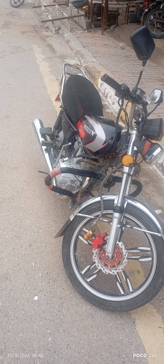 موطور ايراني للبيع موديل 21لا مرقم ولا مكمرك نضيف ما ناقصه كلشي سعر 450 الاتصال ***********
