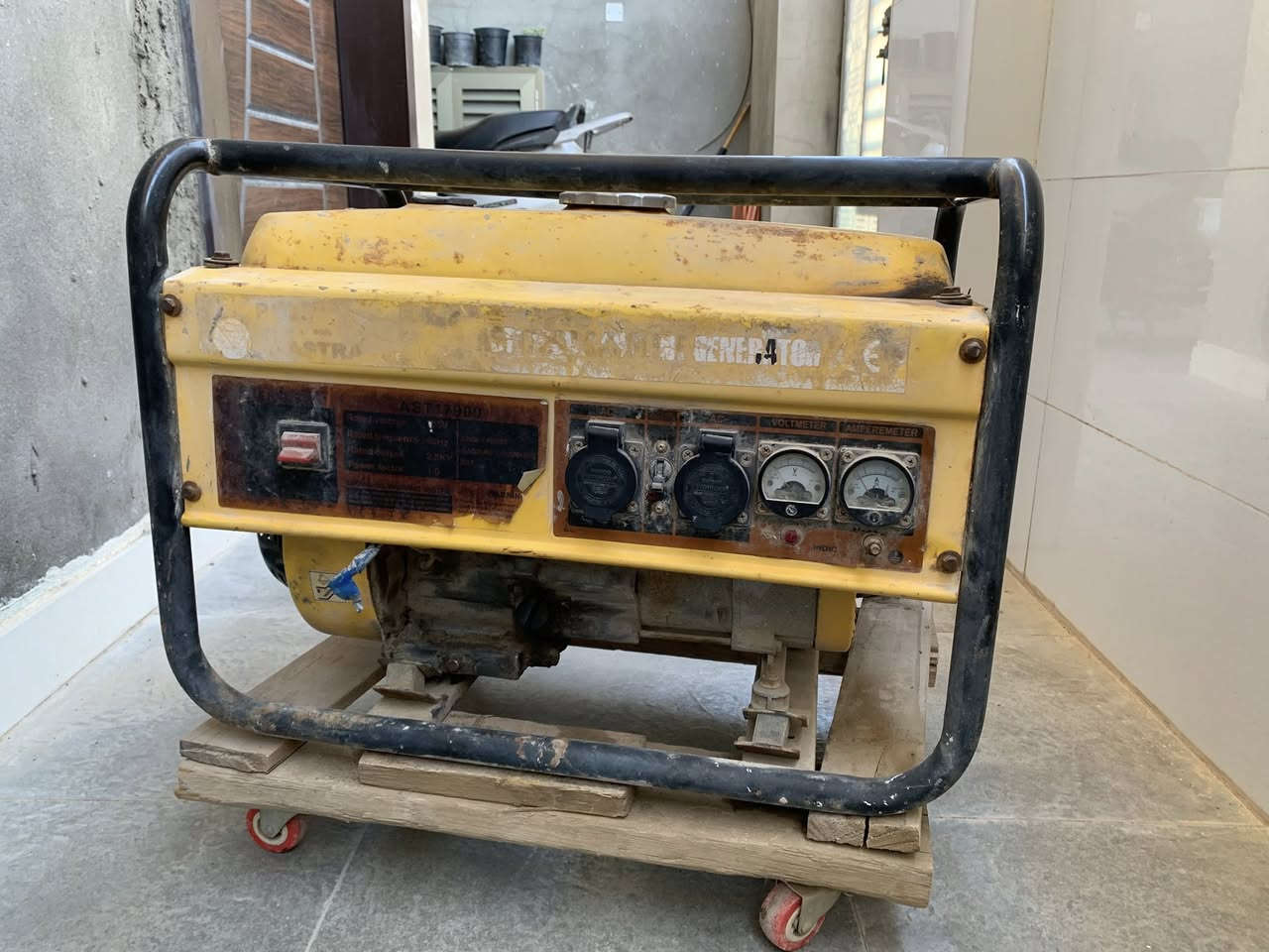 مولده استره للبيع شغاله مامفتوحة سعرها ١٥٠ الف وفارة غسل مال باله سويدية الصنع استخدام قليل مامفتوحه شرط الشغل سعرها ٥٠ الف للاستفسار الاتصال على الرقم ***********
