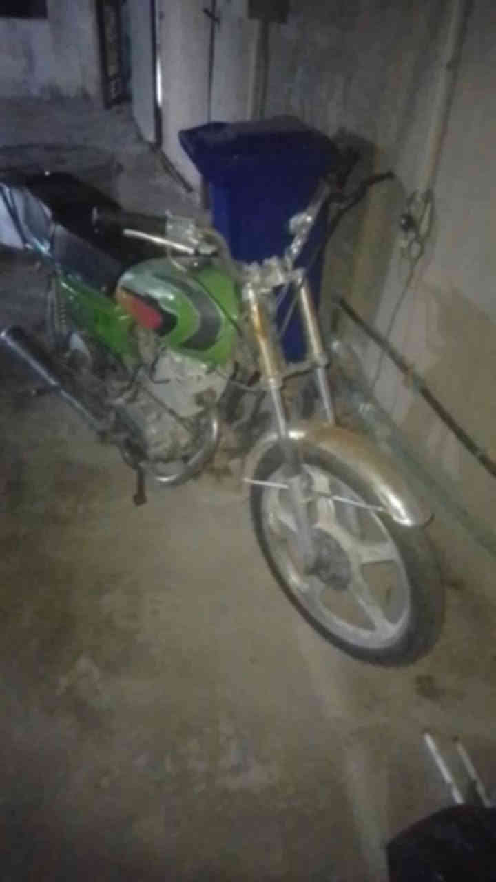 سلام عليكم دارجة شاصي سيفان والمكينة mtr 200cc دراجة معلكة ولفات دراجة سيت جديد تانكي كشن وكفرات ودبلات خلفية جديدة وجاملغات جديدة ستيرن جديد تاير امامي جديد وتاير خلفي زين  ابيع كوم حديد ١٦٥ وبيهة مجال العنوان واسط قضاء الصويرة التواصل خاص او رقم ‏‪***********‬‏
