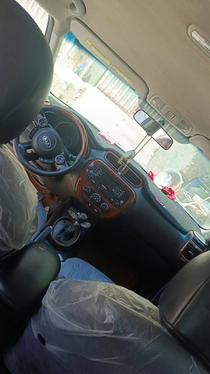 كيا صول ٢٠١٤ باسمي تحويل مباشر حادثها بالمنشور والسونار مكاني بالحلة رقم *********** وتساب (١٠٥) وبيها مجال
