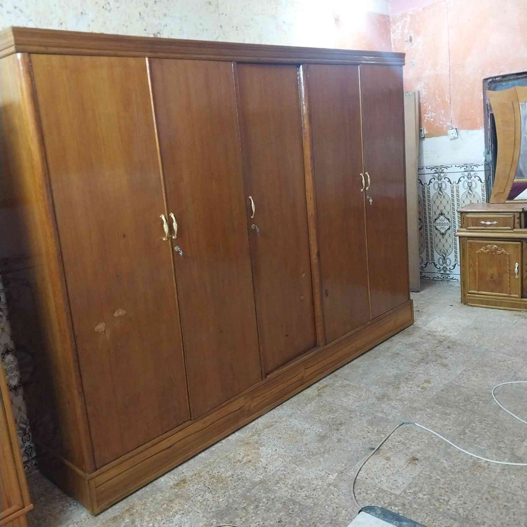 للبيع كنتور ابو ٥ بيبان خشب صاج درجه اولى سعر ٢٥٠ ستفسار ***********
