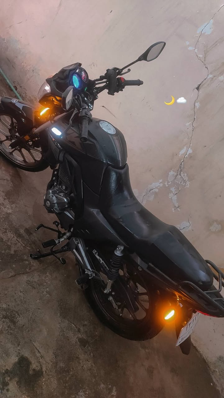 السلام عليكم Rk موديل 2025 ماشي 22 الف رقم اربيل شرط كلشي مو بس تحويل وايرمنيه فول محرك مابي صوت ونضيف اخرس ولا مطخوخ السعر 2200 بي مجال عنوان حي الانتصار ***********
