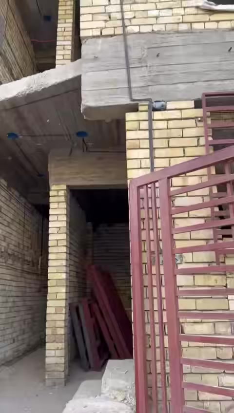 هيكل البيع 92 متر واجهة 5 ميكانيك قرب كلية الهادي ***********و ***********
