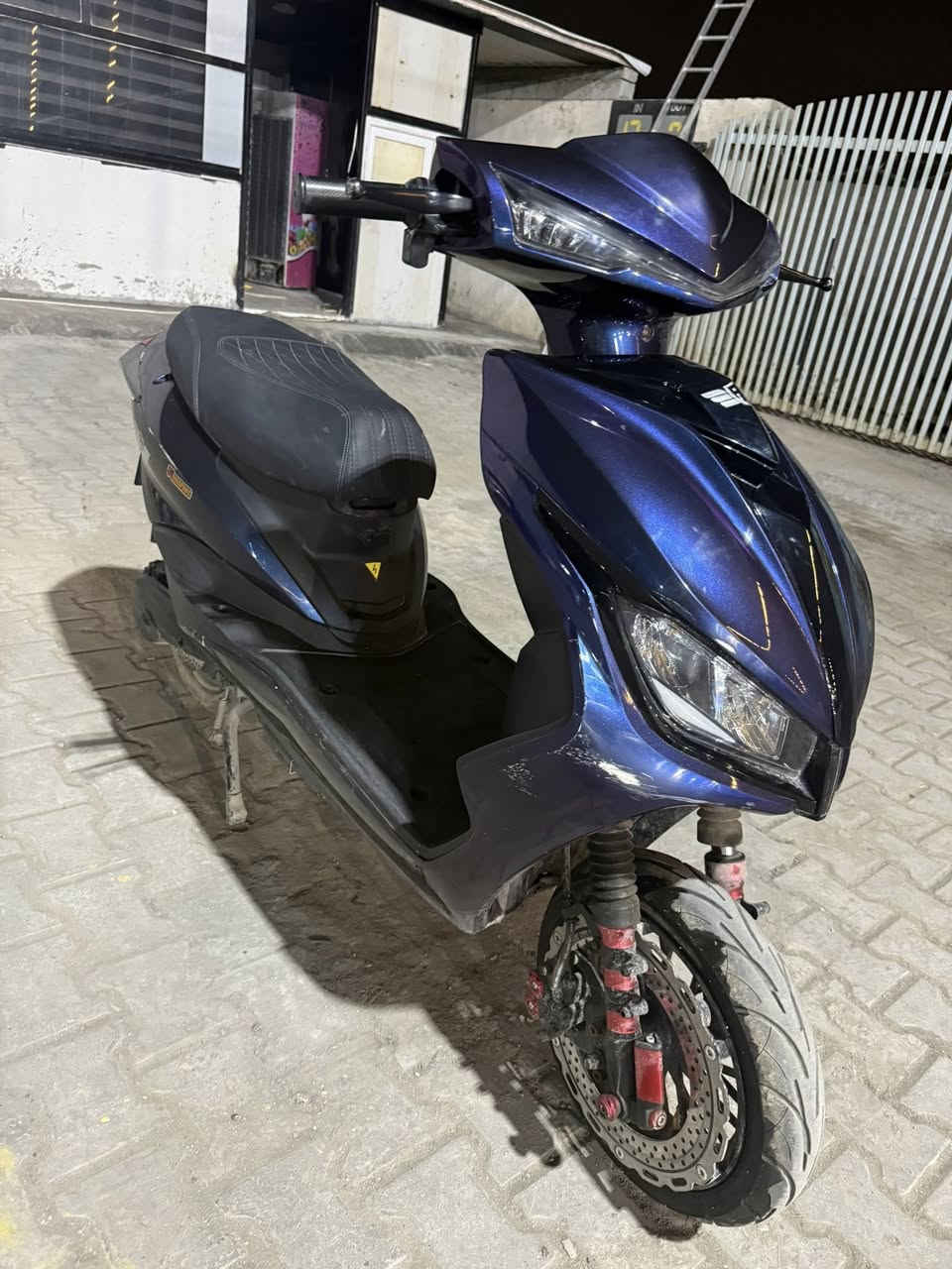 السلام عليكم
درجه شحن 6 بطاريات كلش نضيفه 

للبيع السعر 850 الف

***********
