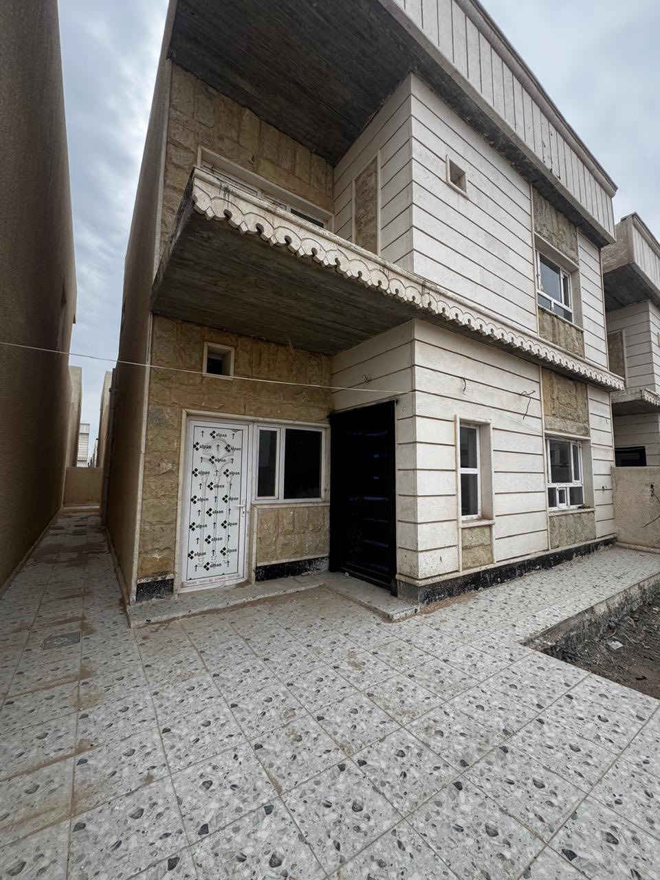 دار للبيع في تكريت مجمع القرية الامريكية
الدار كامل

المساحة 200 متر واجهة 10 نزال 20 

يتكون من اربع غرف نوم 🛌 سويتات

واستقبال ومطبخ ومناور وكراج وحديقة

الدار بموقع مميز بداية المجمع صادد على فلكة وحديقة

وبسعر جداً مناسب 105 مليون 

الدار حرر مسدد سند تحويل مباشر

للاستفسار الاتصال

***********
