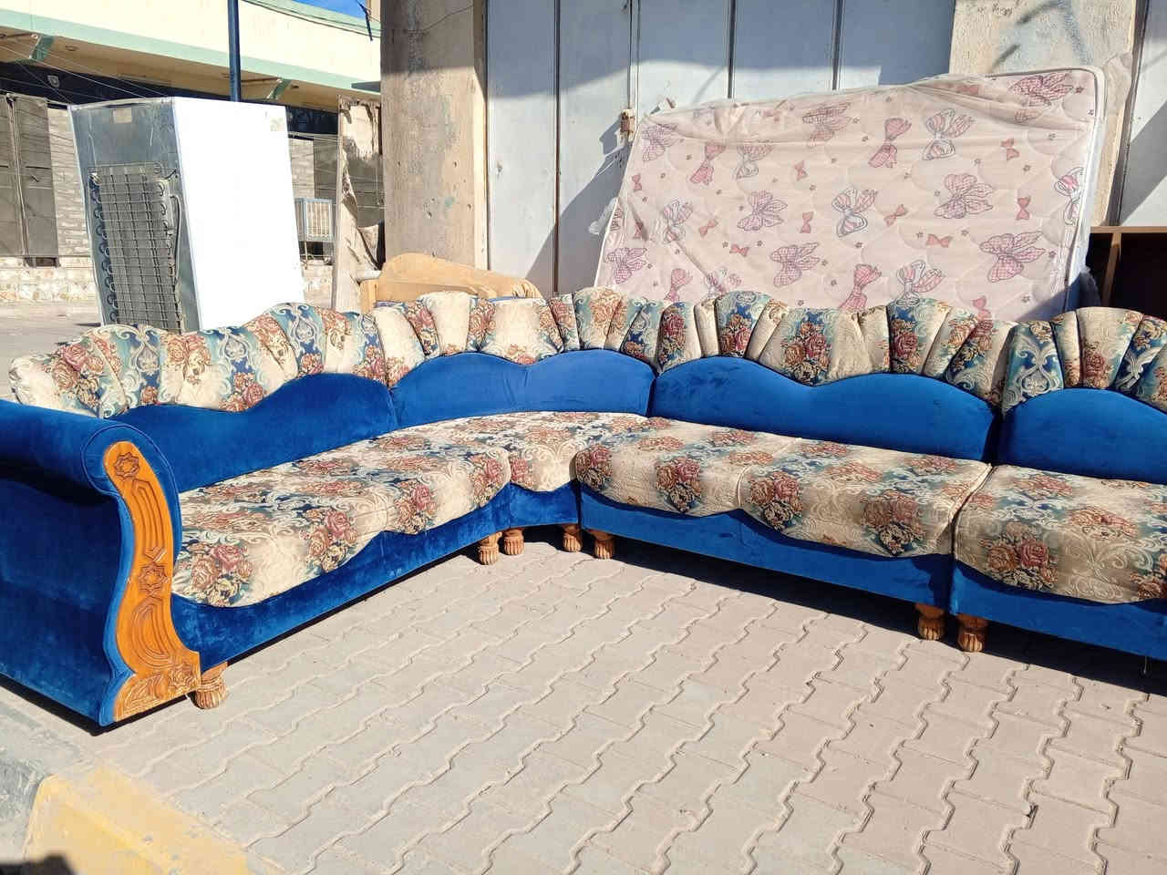 معرض تكريت للاثاث المنزلي للجمله والمفرد
ديوان 5قطع 10مقاعد مستعمل شي قليل نضافه فول شغل حطاطه شغل موصل يتوفر داخل معرض تكريت للاثاث المنزلي 
عنوان لمعرض تكريت شارع الزهور لحولي مقابل مدرسه كنوز لهليه مجاور مجمع رداد للنشائيه محل ابو عبد الله 
للاستفسار اكثر تصال على الرقم الهاتف او مراسله ع واتساب 
***********
*********** واتساب
