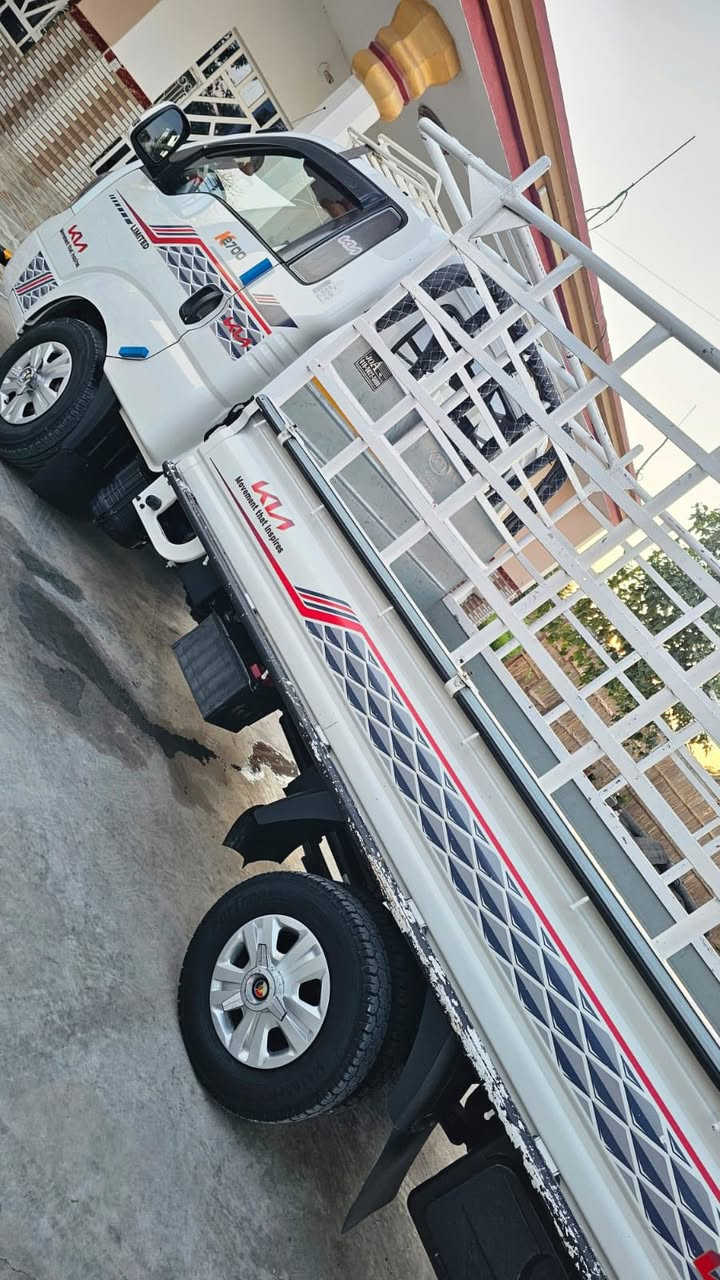 سلام عليكم كيا بنكو للبيع السياره كفاله عامه ماشيه 142الف ع وضع الشركه من مكينه كير حداديه خير من الله للستفسار اتصل ***********
