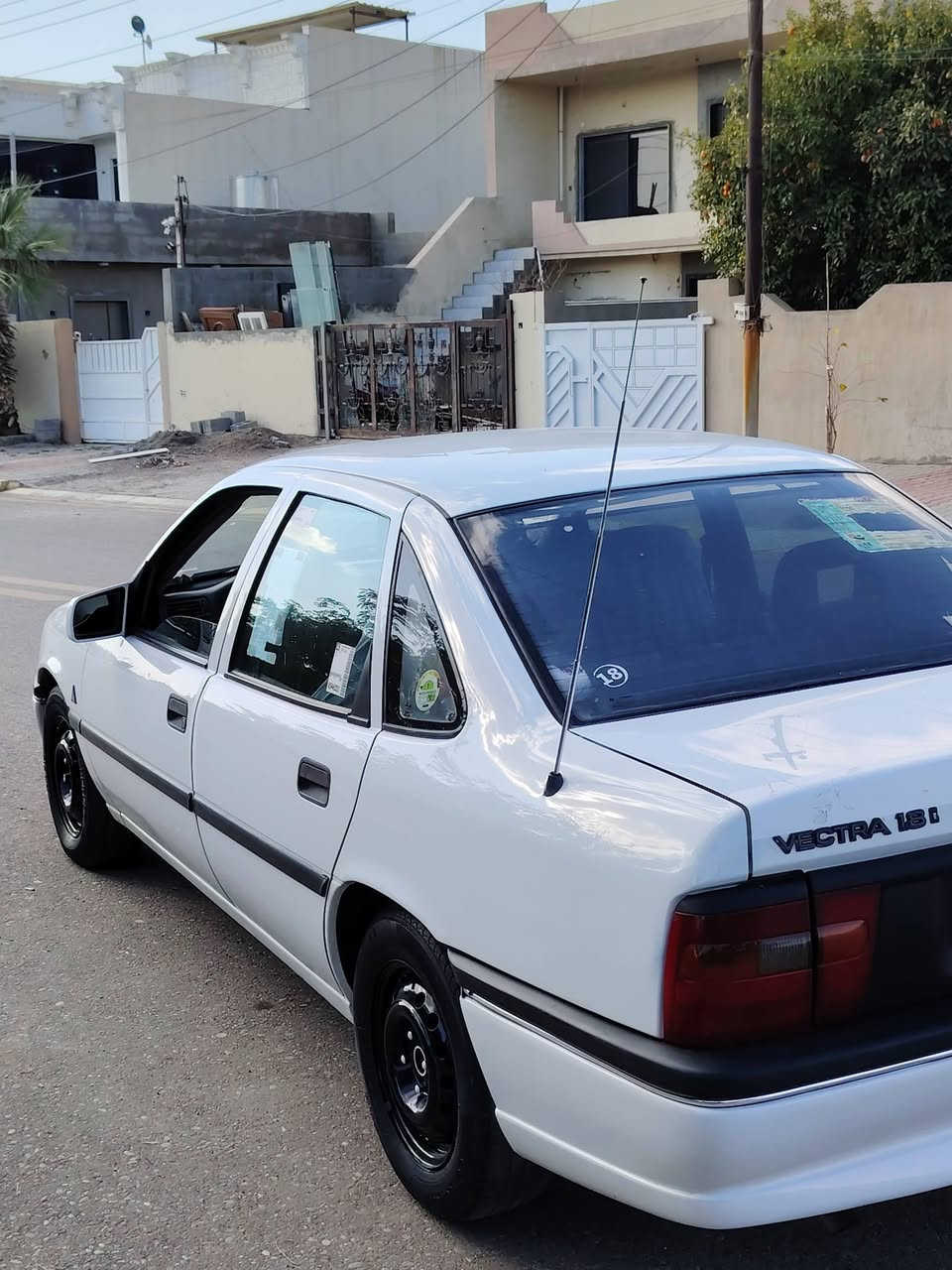 اوبل فكترا موديل ١٩٩٥
مكينة ١.٨

گير/ اوتوماتيك 

رقم أربيل 

كوبون  بنزين بيها

 abs _ دبل ايرباك بلاد_باور _داخل صاج ملكي بلاد. 

داخل رصاصي بيلاد. 

قفل مركزي كونترول/

بدون ضربة او دعم و خياس دوس و هلالات بلادي
سياره بدون صبغ /كلين

*********** 

مكاني كركوك 

سعره 60 بيه مجال بسيط لشراي
