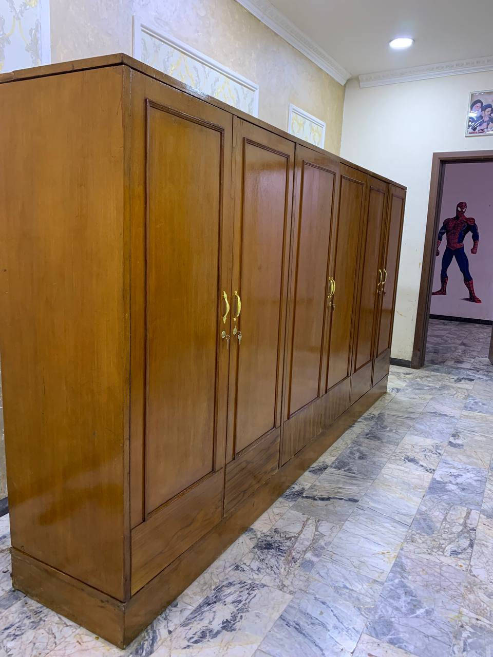 اترخص من مدير محترم كنتور سته بيبان صاج تزكام خشب 5 ملم ثكيل جدا جدا تفصال درجه اولى خشب ثقيل داخل وخارج صاج نضيف اي ضرار مابيه سعر 170 رقم هاتف *********** بغداد مكلفه بالنشر اتصال فقط ملاحضه يحتوي كنتور عل جرارات داخليه السبب ابيع انتقال الى مكان اصغر
