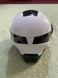 شباب خوذة شكل ايرون مان قياس xl جديدة بالكارتون غير مستعمله سعرها 65 ا...