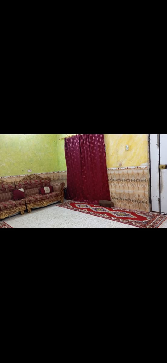 بيت للبيع وقف سني في أبي الخصيب حمدان على فوك مساحة 240 متر فيه غرفتين وصاله وموزع وديوانيه ومطبخ وطارمه ومنور وصحيات داخلي وخارجي السعر 73  وبيه مجال
للاستفسار 
***********
***********
