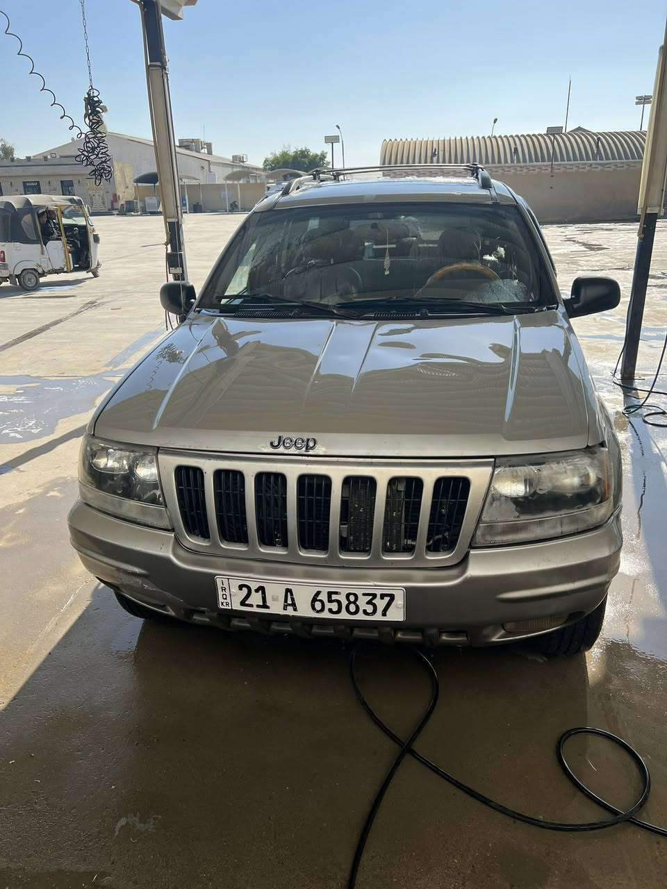 ‏ سيارة جيب شوكي للبيع موديل 2000 سيارة مقفولة سعر 70 موبايلي *********** سيارة
