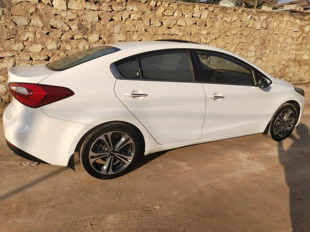 السلام عليكم
كياسيراتو 2014فول عده البصمه
فتحه مري شفط تحكم جهتين شفتات  شاشه كامره حاكيه لدامامي وخلفي حساس اربع جهات محرك 1600كيرومحرك كارتون السياره خيرمن الله
 بيهه باردشي قليل مأشرعلي فقط  

مكانهه النجف الاشرف 
السعر 127$وبيها مجال
 
للستفسار  ***********
