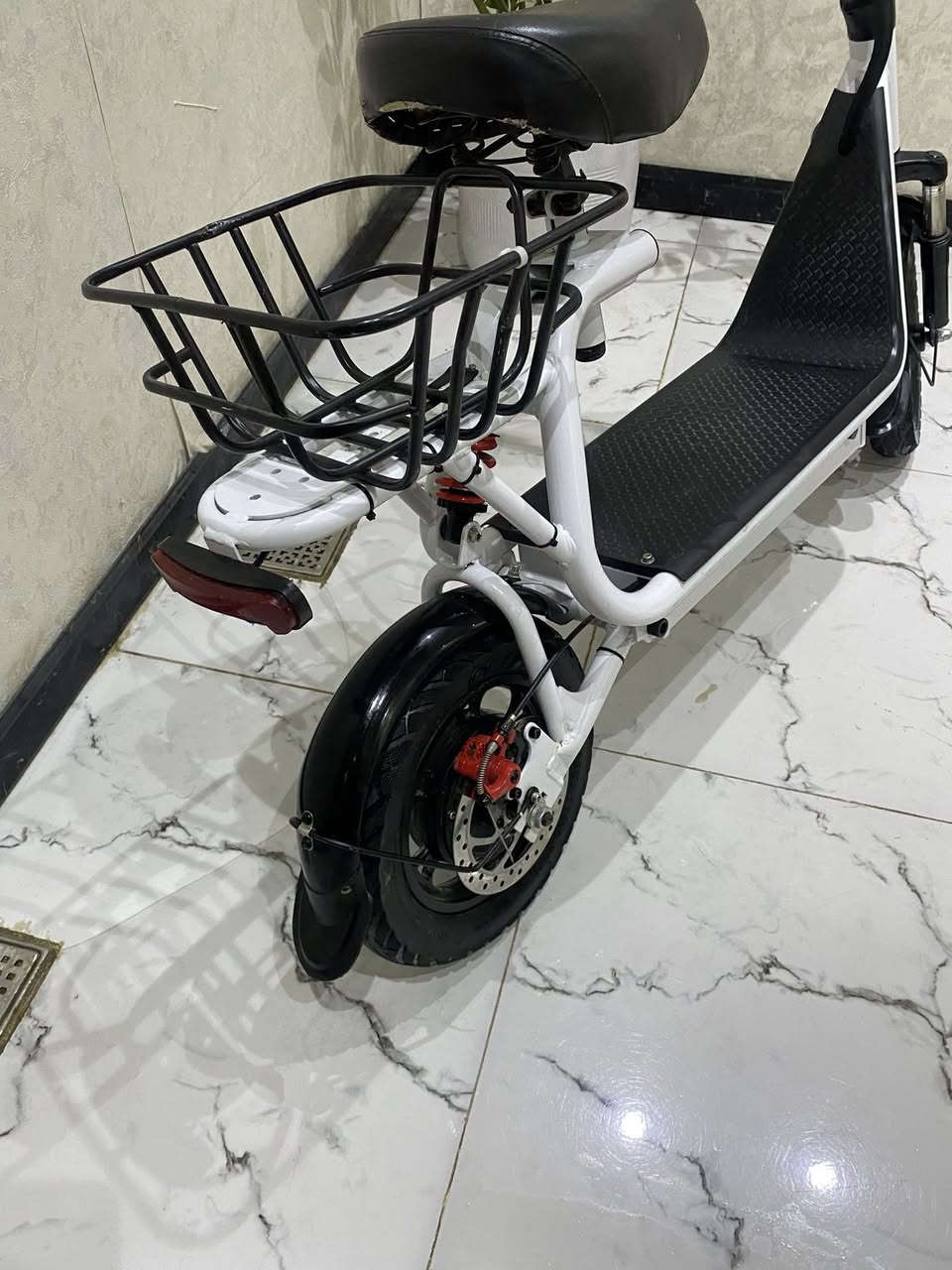 سكوتر شحن مستخدم شهر واحد  لتواصل *********** بي واتساب العنوان بغداد.  الدوره.  السعر ٣٥٠ وبي مجال بسيط
