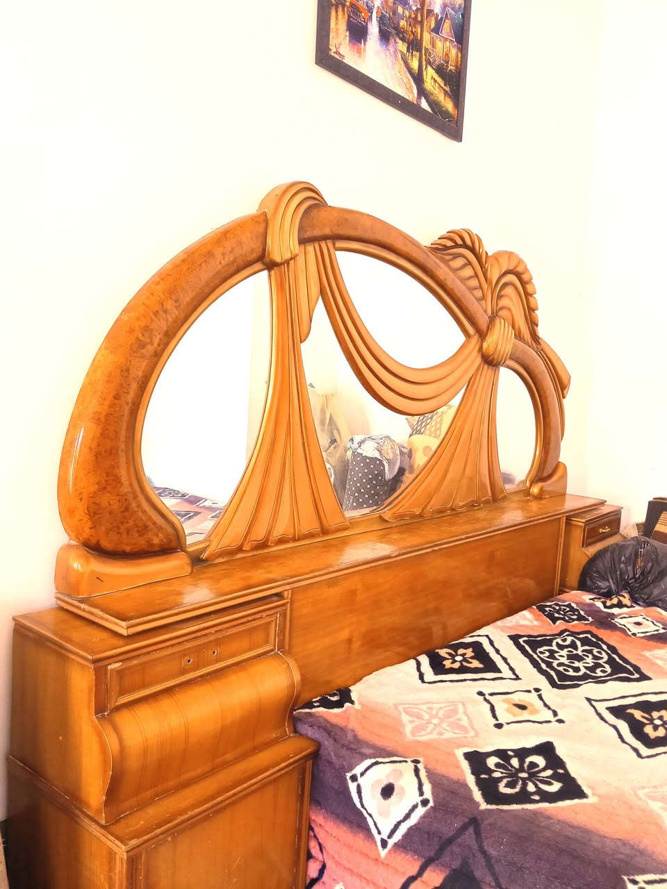 غرفه صاج درجه اولى 6بيبان شغل عراقي الله شاهد صارت عليه ب 3ملاين ونص ومستعجل على بيعهه عندي معامله السعر 500 العنوان: كربلاء الحر 
الرقم: ***********
