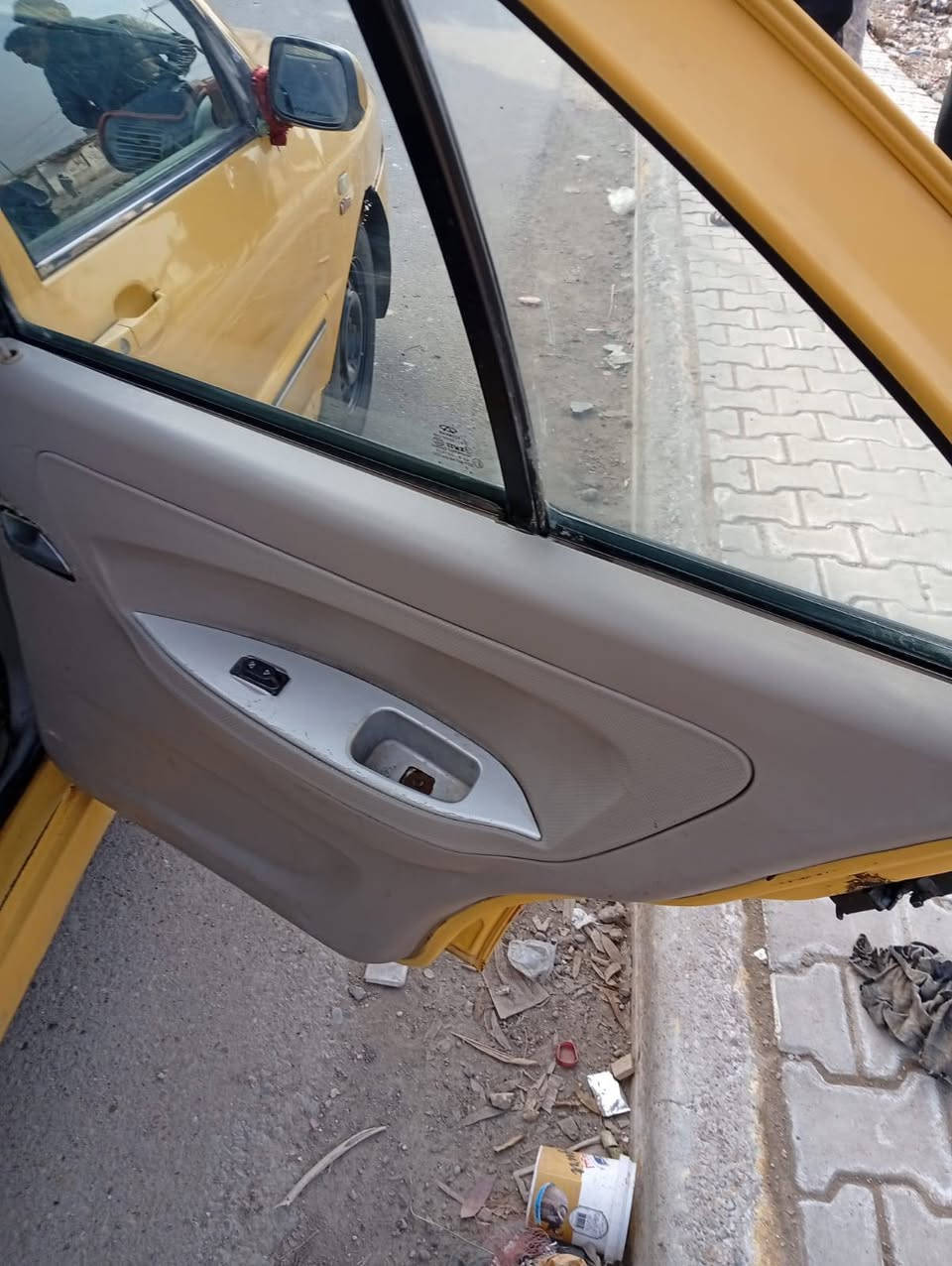 سلام عليكم سياره تفيد اهالي الرعايه وكاله ام الباركوت شيري اجره بغداد عليهه غرمات وهيه 200الف فقط السعر 15ورقه قفل كير ومحرك كورله اوتماتيك السياره جاهزه كبل لشارع المكان بغداد الحسينيه الراشديه ***********
