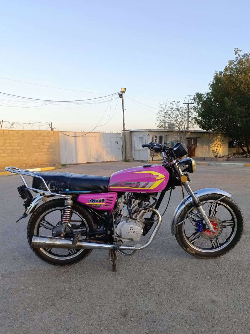 للبيع سونلنك 5 گير سلف وهندر مديل 23 اوراق كاملة مكينة خرسة لانضوح ولاتفيلس ولادخانة صالنصة كاتم طسة ناعمة شلعة ومعدل مكاني بغداد البياع ابيعها 450 الشراي يتصل ***********
