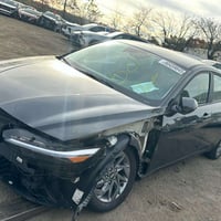 شباب عندي النترا ٢٠٢٤ لون اسود السيارة بصمة تشغيل عن بعد شاشة متصله ال...