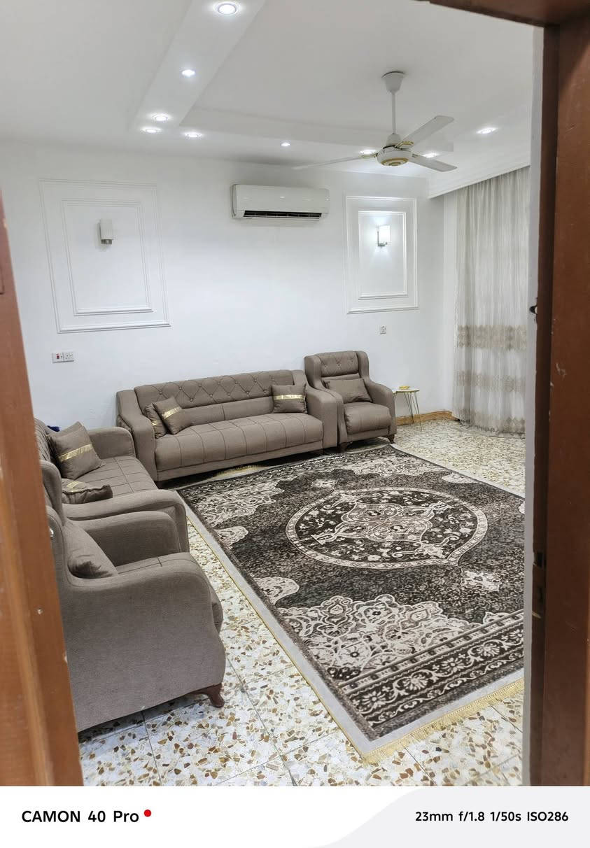 بيت للبيع المساحة ١٢٥متر الموقع الشعب مقابيل مستشفى المؤيد الطابق الأرضي استقبال أو صاله أو غرفه نوم بيها حمام أو مطبخ حار أو بارد أو ترك الطباق الثاني تلث غرف نوم كل غرفه بيها حمام أو بيتونه أو سطحين استفسار اتصال على الرقم ***********
