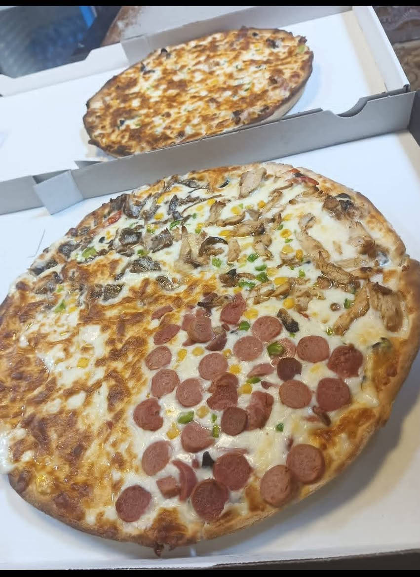 سلام عليكم حبايب كلبي  متوفر لدينا بيتزا جميع الأشكال
وزنجر وكنتاكي وريزو ولحم بعجين وبركر وفاهيته وصاج
لحم ودجاج كله بسعار مناسبه كلش البيتزا 🍕  حجم واحد وسط معه التوصيل  فقط 5 وبقيت السعار جدن مناسبه 
شرط ارخص لأسعار الله يديمك يا رخص شرط لاكل اذا مو 
درجه اولاه فلوسك مرجوعه زورونا مرا اخليك ترجع الف مرا 
 رقم الحجز *********** وتوصيل مستمر داخل وخارج 
 بلد انشالله واي شي تحتاجه خارج اطلب يوفره الك ابو التوصيل 
علا طريقه راسلو الصفحه او اتصل عرقم ماريد احد ينافسني 
بلسعار لان متكدر ونشالله عروضنا مستمره وراح اسويلكم مسابقات
