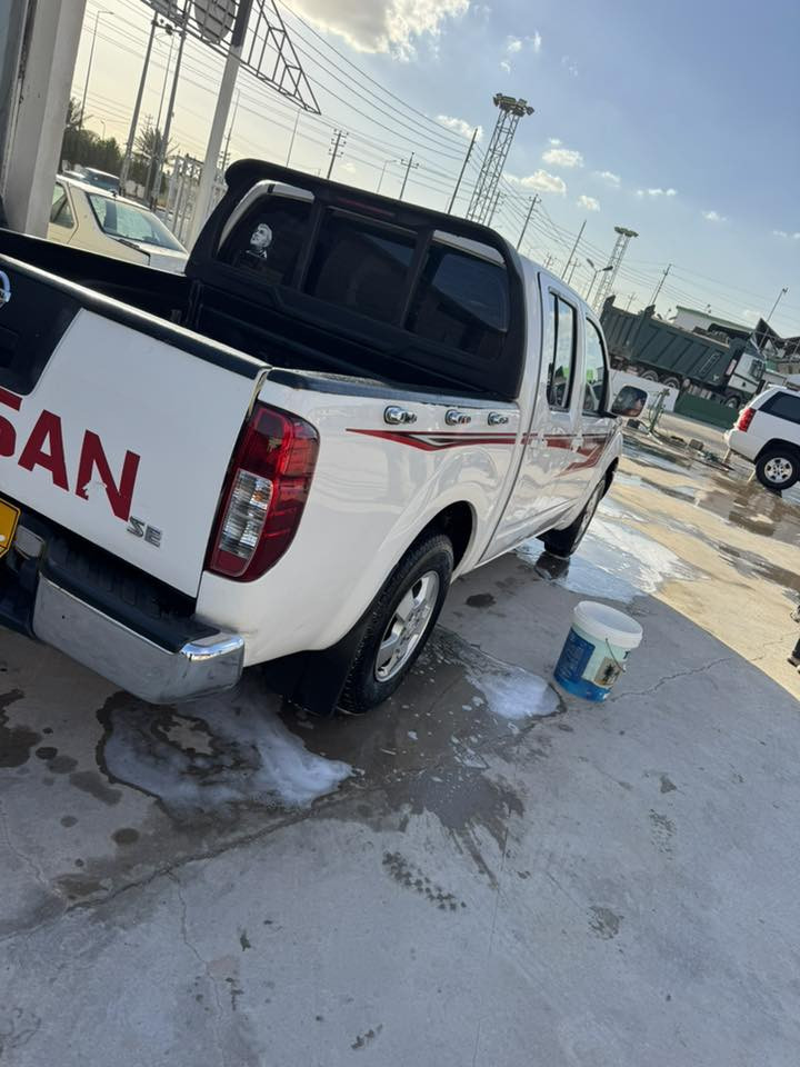 السلام عليكم
بيك اب.نيفاره. موديل 2014. رقم اربيل. السنوية منتهيه. 

كفاله من الضربه والشاصي والكص. والعيب الشرعي.   صبغ. بيها مكانات.  للجماليه فقط. 

المحرك جديد ما مفتوح. شرط كفاله من الفتح. الكير جديد.  الحداده. جديده  التبريد شغال. الكهربائيات شغاله.  طخم تاير جديد. ما بيها. اي نقص. حاهزه من كلشي.  

السعر. 100 وبيها مجال. 
العنوان البصرة
الموبايل. ***********.
