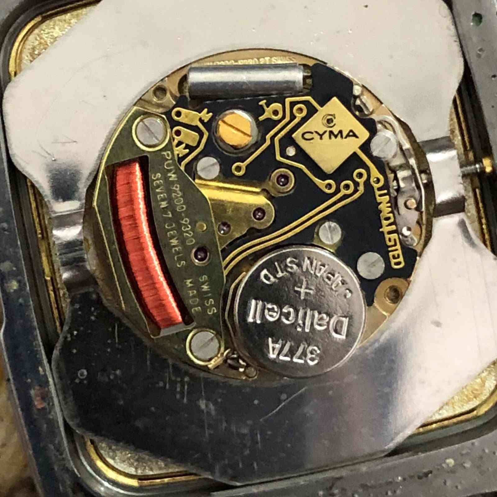 ساعة سيما سويسري اصدار عام 1988 قطرها 30 في 34 /7 جواهر
(السير اصلي٫ البك اصلي)

السعر 100 وبيها مجال قليل للاستفسار خاص او على الرقم *********** يوجد توصيل كافة محافظات العراق
