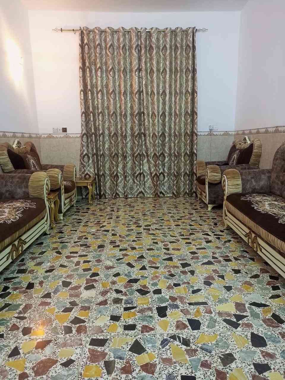 سلام عليكم بيت للبيع في منطقه الدبية على شارع مقابيلة ساحة مساحتة163طابقين الطابق الاول يحتوي(استقبال، مطبخ، صالة، غرفة واحدة، صحيات،منور) الطابق الثاني(غرفتين وهول بدون صحيات)
اللاستفسار 
***********
