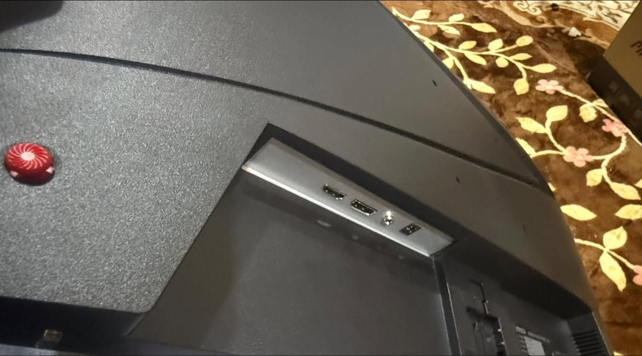 سلام عليكم شاشه من شركه msi مستخدمه اقل شهر ترهم جميع لاجهزة سوني و البيسي بدقه1080 شغل 4k مواصفاته تخبل و حلوه حجمه 27 سعره 200 و بيها مجال مكاني بغداد مدينه صدر تواصل واتساب ‭0774 990 4579‬
