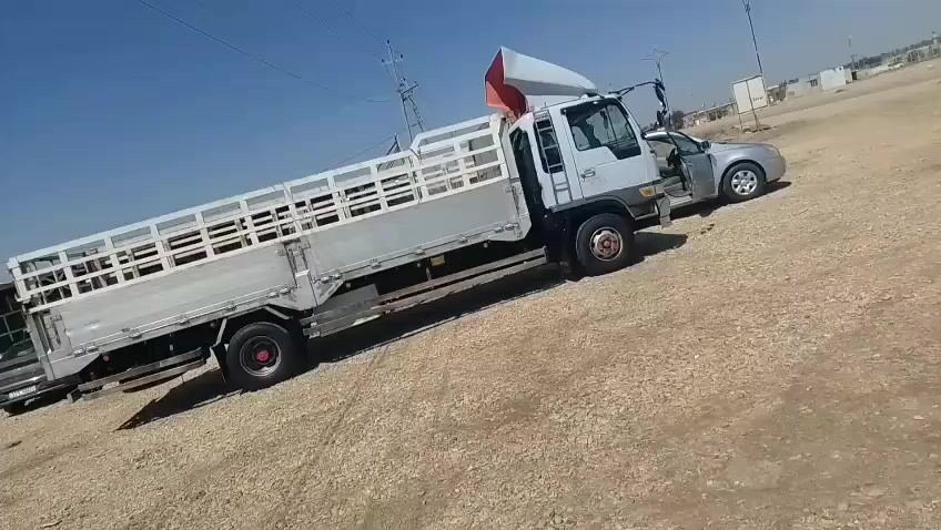 سلام عليكم انكر موديل 2003 حجزين 
سته وربع بلادي سياره جديد ومامتعوبه 
مكينه 80 وكير خير من الله كهربائية كله شغاله 
مكاني الدوانيه مكلف بل نشر هاذه رقم راعيه ***********
