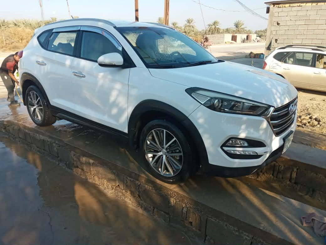 توسان ٢٠١٦ خليجي مكفول  من كولشي سونار مرفق مع الصور سيارة جاهزه مابيه اي نقص رقم بغداد باسمي..سنويه بعده مانافذه السعر 180 وبيه مجال بسيط رقم الهاتف ***********
