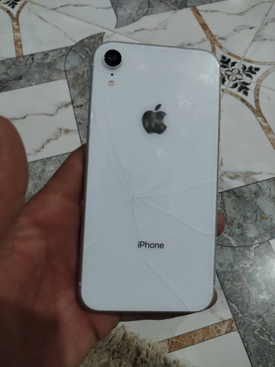 السلام عليكم ايفون اكس ار داكره 64 بطاريه 100 مبدل جديد بيه فطر خفيف بل ضهر أو كاميرا أمامية وخلفية ما يشتغل ***********// ‏‪***********‬‏
