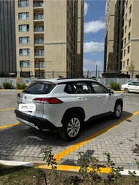 تيوتا كروز موديل 2025 ماشيه 10 الف مكفولة من الصبغ والبارد من الدعامية...