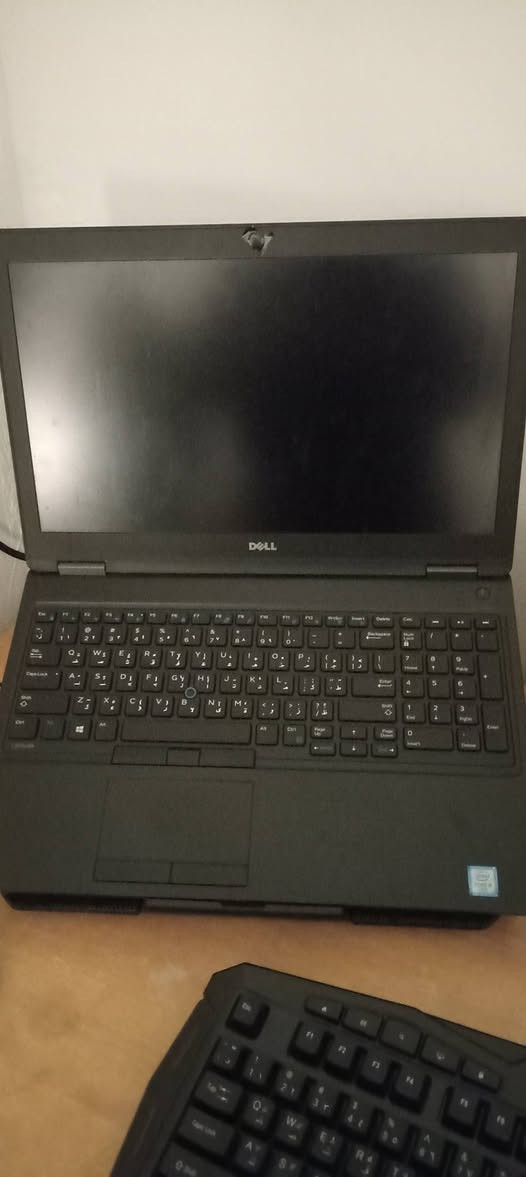 السلام عليكم حاسبة مع ادواتها للبيع 
1-لابتوب dell للتصفح والعمل المكتبي والالعاب والمونتاج والتصوير سلسة 
بحالة ممتازة 
المعالج cori5 الجيل السادس
كارت شاشة داخلي وخارجي 
الهارد 256ssd m.2 قابل للتطوير
الوندوز 11 بروفشيونال مدفوع 
البطارية 🔋  ممتازة 
ملحقات جنطة+ شاحنة
2- شاشة Vortex 1k حجمها 27 240hz هرتز 
مع انارة RGP خلفية 
3-كيبورد ضوئي RGP
4-ماوس ضوئي لاسلكي بلوتوث RGP
5-ستيريو مضخم صوت ضوئي RGP 
اخوان الغراض كلهن اخو الجديد والكراتين موجودات كل حاجه تاخذها بكارتونتها 
السعر الكلي 525 الف 
مابيع مفرد ابيع كلهن 
للاستفسار خاص او الاتصال ***********
