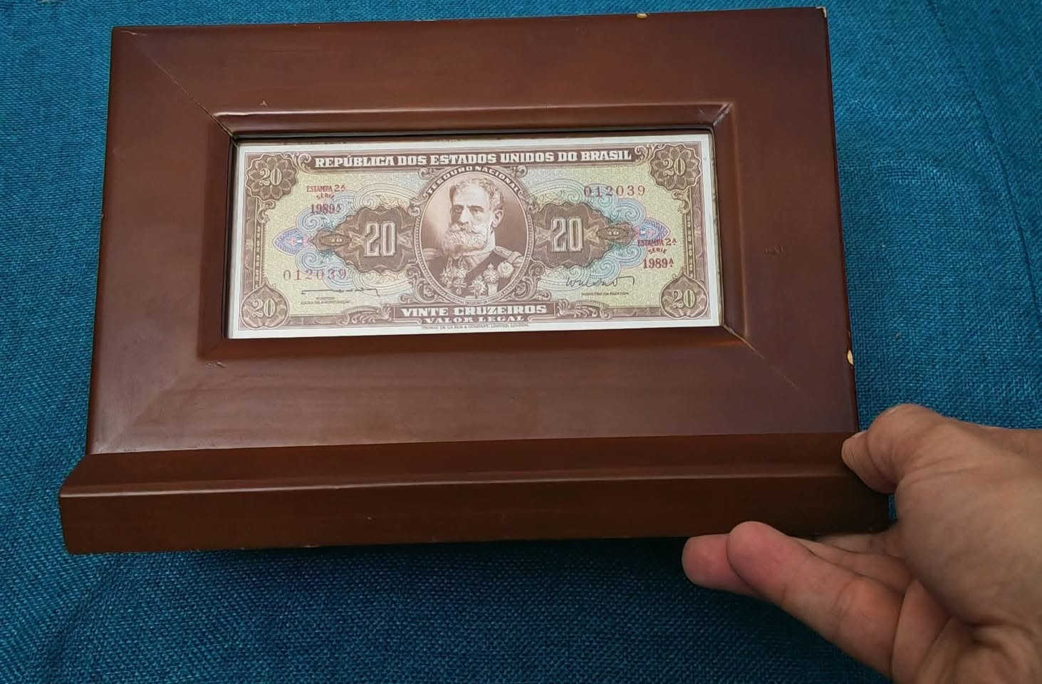 السعر ١٠ الاف نهائي...رجاءا بدون خاص وبدون زعل وعتاب
عملة البرازيل انسر ١٩٨٩ داخل إطار خشب وزجاج وزن ثقيل

عند الحجز يرجى ذكر الاسم الكامل ومكان الاستلام عند ابو عبير ب المتنبي او السيد زيد حسن بالميدان


**إذا كنت صاحب هذا الإعلان وتريد حذفه لأي سبب، رجاءا أرسل رسالة إلى الدعم الفني**