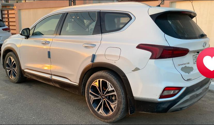 السلام عليكم
سنتافي ٢٠١٩ خليجي 
المحرك : ٦ سلندر V6 3500
كشنات جلد   كهربائية 
حساسات امامية، خلفية 
كاميره خلفية
بصمه 
دخول ذكي 
اشاير بالمري 
اضائات ترحيبية 
تبريد ٣ قطع 
جكمجه ثلاجه
تحكمات ستيرن
سايد بريك دگمة 
AutoHoldتوقف ذاتي 
٣ وضعيات قياده 
شحن وايرلس 
شاشة كبيره
بردات
وبيها هواي مواصفات 
 
—————————————-
السياره بيها تبديل بنيد وجاملغ نفس اللون بدون صبغ 
وبيها تكشير بكم مكان مثل ما موضح بالصور
كير مكينه حدادية تبريد كله فول شرط الفحص  
السعر ١٨٥$ ورقه وبيها مجال قليل
موجود واتساب ***********
