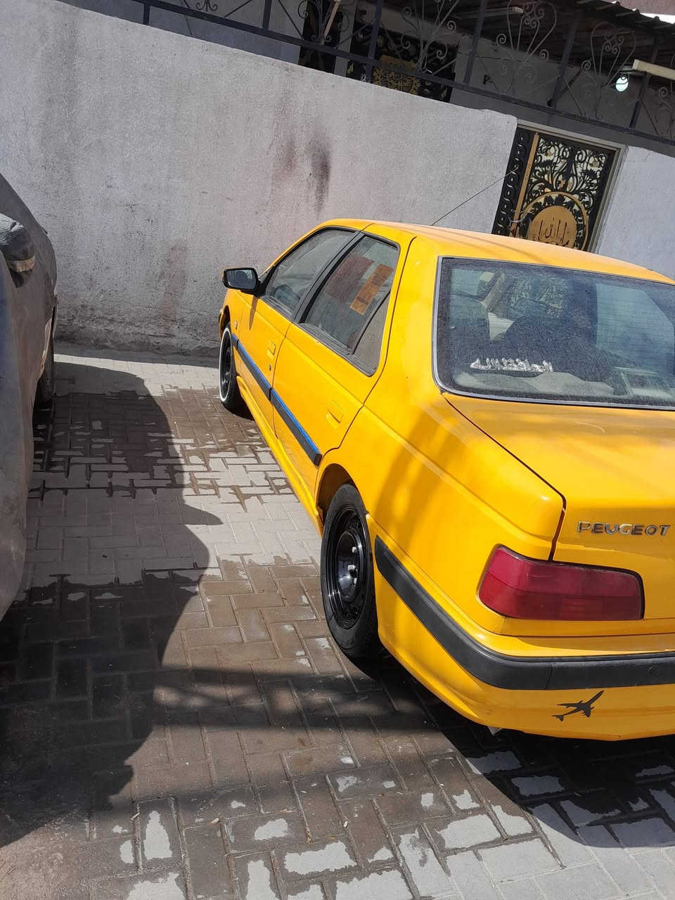 سلام عليكم سياره بيجو بارص موديل 18 سياره كفاله من ضربه وتبديل مكينه وكير كفاله تبريد وتدفئه شغال مصفره هيئه وغرامات بيهة لكاط خياس بل دواير وجاملغات الكدام والباقي جاهز عنوان بصره سعر خاص ***********
