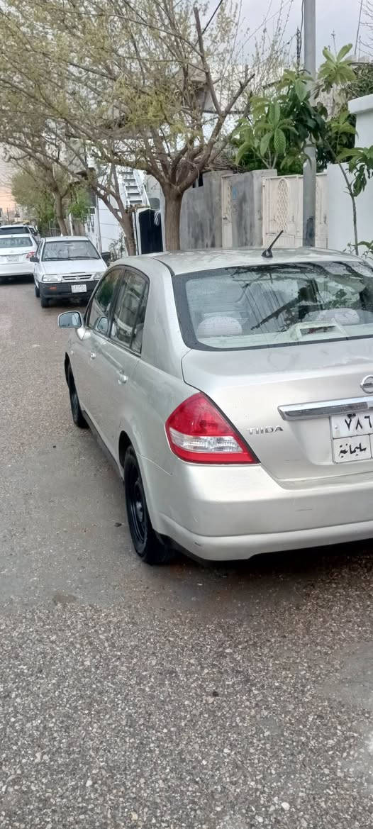 سەرەتا بەناوی خوای گەورە
لەسەر ئیزنی ئەدمینی بەڕێز‌❤
نیسان تیدا.2008 تۆماتیک بڕۆنزی،ناوزەرد، جام و ئاوێنە کارەبا، سەنەوی پێنج مانگی ماوە،سەیارەکە حیزام بۆیاخە، سەقف و شانی بۆیاخ نییە، مەکینە16ی یابانی، مەکینەی نەکراوەتەوە، پێش و دوای هیچی پێوە نییە،چەمەلەقی لای سەکن پێشەوە، قرچێکی بەسیتی هەیە، گێڕوو مەکینەو تەقەو ڕەقە بەشەرتی فیتەر،  تەحویل غەرامە بڕاوە بەشەرت، 
هەڵەبجەی شەهید.
نرخ72$و مەعامەلە 
***********ـــــ*********** شربازهير, السليمانية
