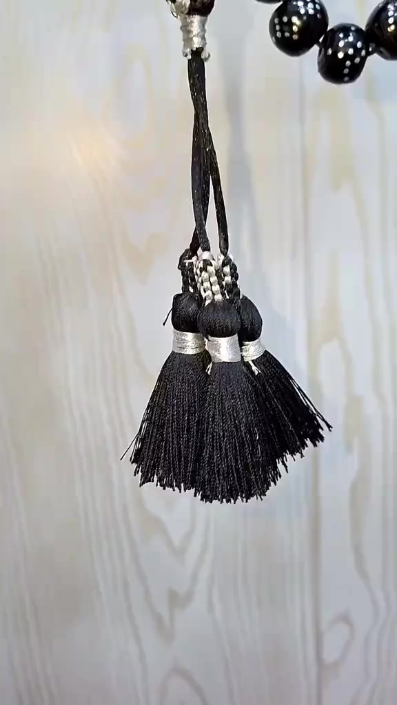 يا الله..  🤲🌹
سبحه ( 📿 ) يسر حجازي مكاوي  قديم ...
العدد 45 خرزه دك بقلاوه نضافه تامة… 
وزن السبحه الوزن 135 غرام خشنه فواصل فضه…  
  
ملاحظه 💢 ابيع شرط حجازي مكاوي قديم … 

الشراي فقط يتواصل خاص ... 
ما راوس بيع فقط احبتي الغالين ...

 تواصل واتساب او على رقم ***********..
يوجد توصيل كافه محافظات العراق. 🚛...
