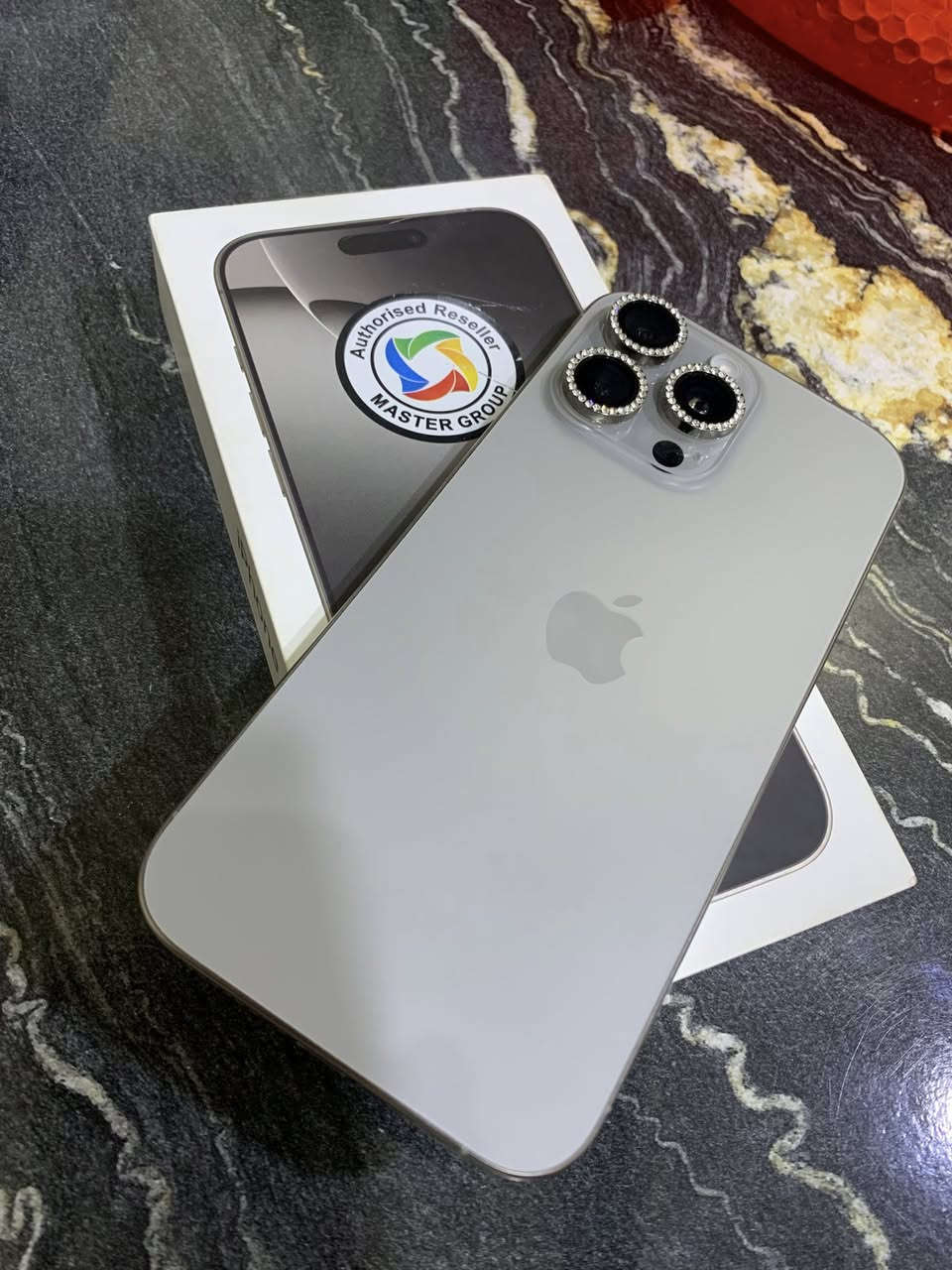 ايفون 16 برو ماكس ذكره 256
بطاريه 97
ماستر تتانيوم مكفول من شخط جديد كامل ملحقاته سعر 1350 شراي يتصل *********** 
مكاني كوت .خاص مغلق شراي يتصل ❄️❤️
