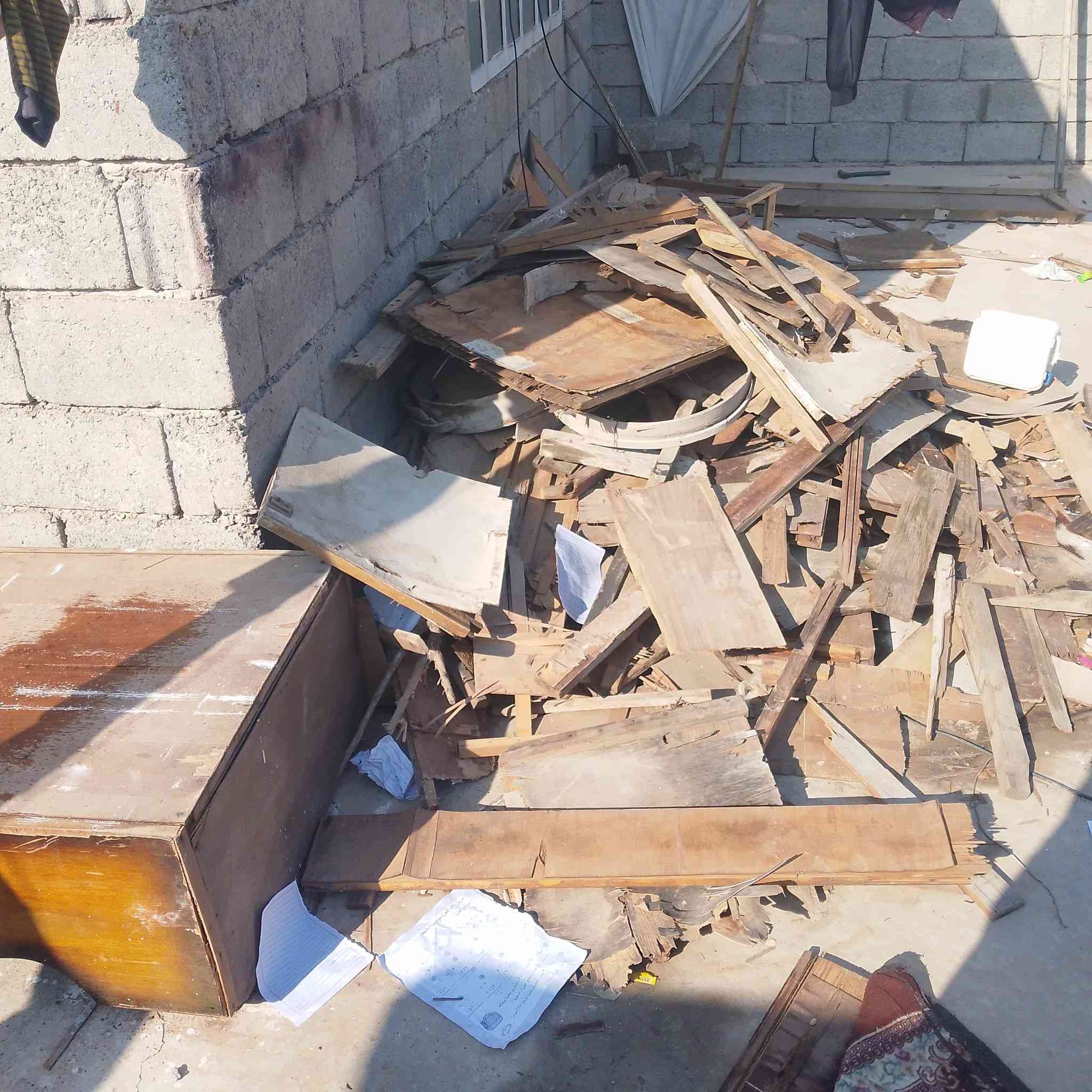 الياء خشب للبيع اللي يريده يخابرني سعر مناسب ***********
