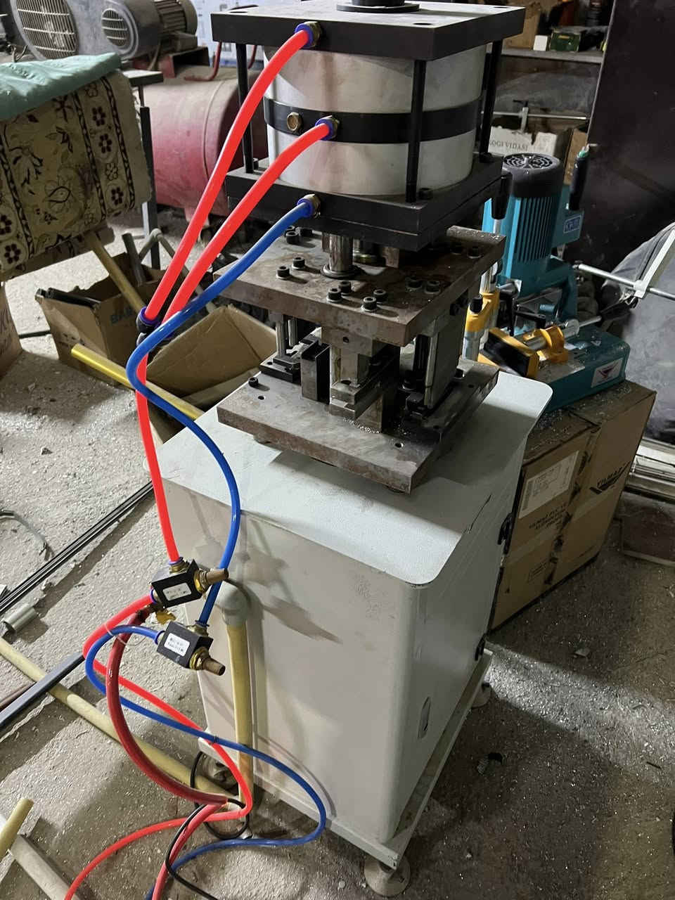 ثاقبه هواء اخو جديد شرط فحص 
شراي يخابر ***********
واكو توصيل جميع محافظات
