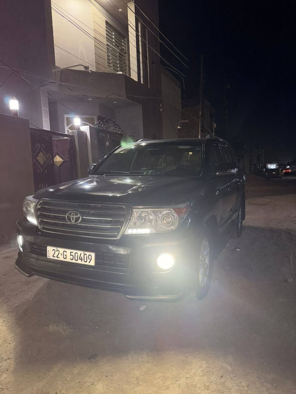 لاندكروزر
موديل 13
 سيارة مكفولة 
السعر 350 ***********
