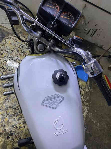 سلام عليكم دراجه نوع تايكر موديل ٢٠ اوراق كامله مكينه مكفوله تيرات جداد كهربائيات كلها شغاله سعرها ب٥٠٠ وبيها مجال بسيط حك الجيه مكاني بغداد الدوره وهذا رقمي ***********
