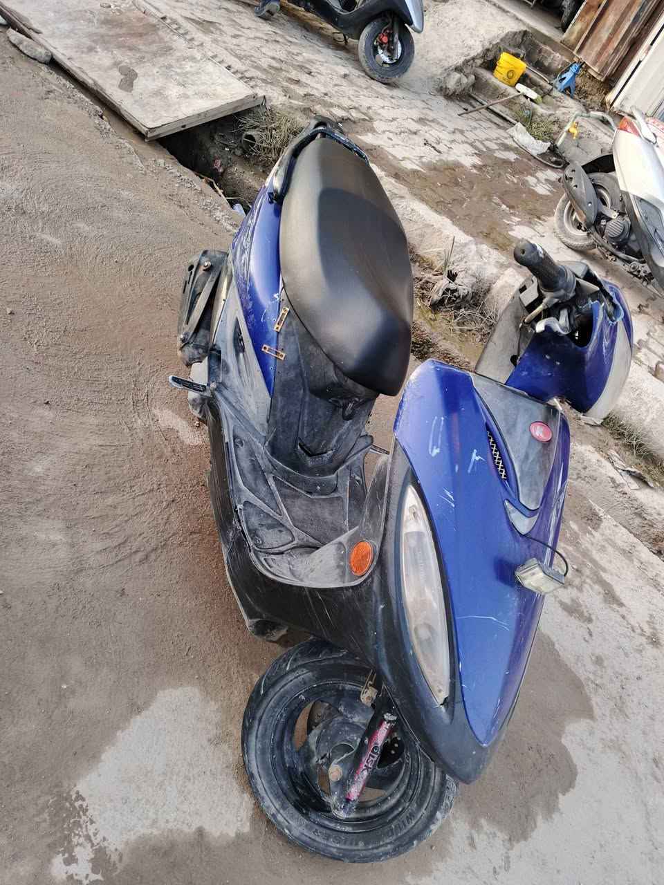 سلام عليكم جي فور البيع درجه نكره سلف جاهزه كل نقص مابيه سعر 200ول شراي يتصل وبيه  خير ودلل ***********
***********
